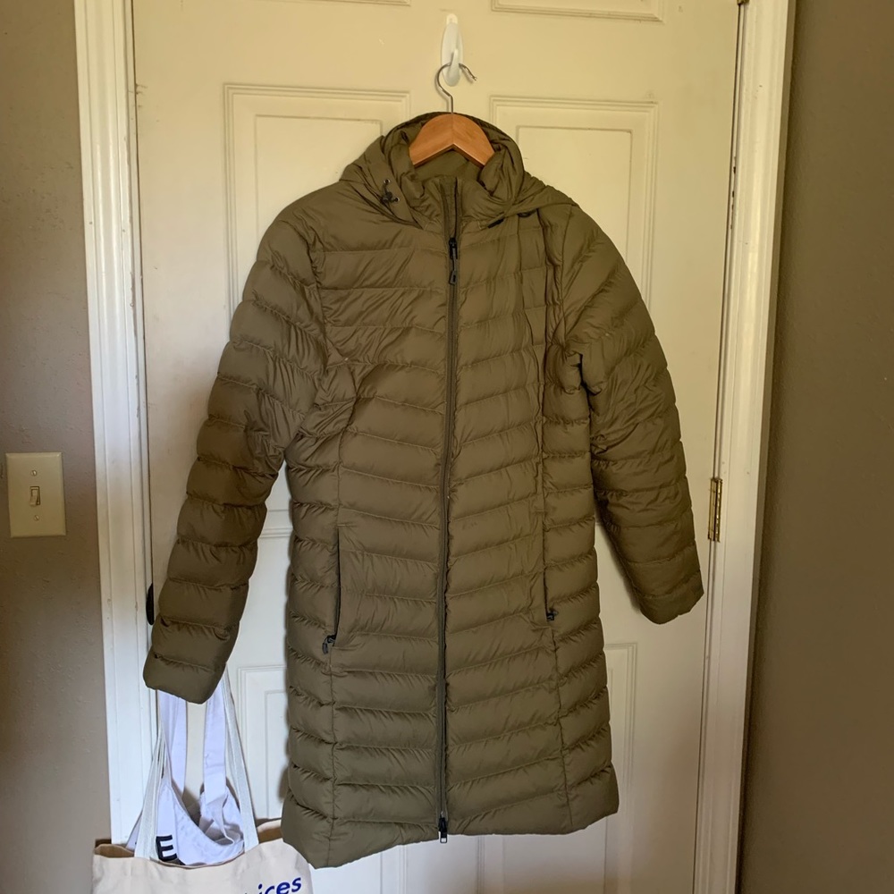 Patagonia Silent Down Parka in Basin Green